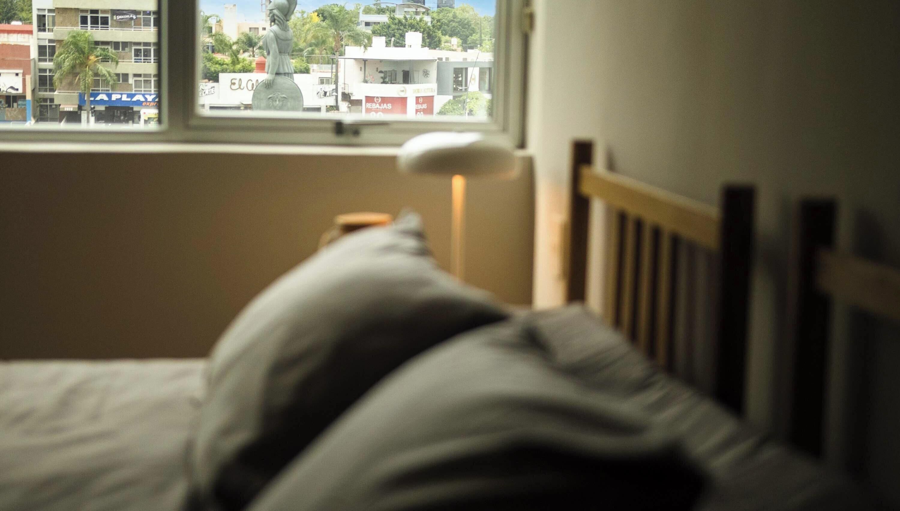 Tabla de planchar con plancha y wifi