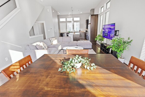 المنشأة من الداخل