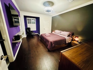 Desk, iron/ironing board, free WiFi, bed sheets - Luxury 3 bedroom townhome near malls, shopping, arena, stadium and airport (Tampa)