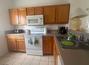 Private kitchen - Home in Kissimmee near Disney and Universal (Kissimmee)