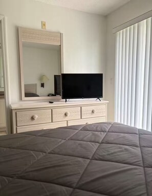 3 bedrooms, WiFi, bed sheets - Home in Kissimmee near Disney and Universal (Kissimmee)