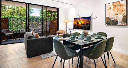 Stylish 3-Bed Townhouse in Vibrant Fitzroy