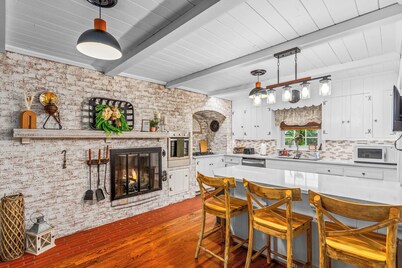 3-bedroom house in beautiful High Point with hot tub