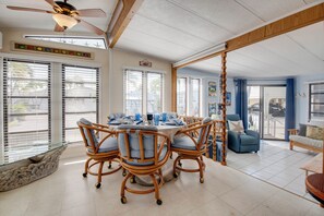 Dining - Waterfront Getaway with 23' Seawall, Boat Access, Outdoor Dining & Cozy Interiors (Cudjoe Key)
