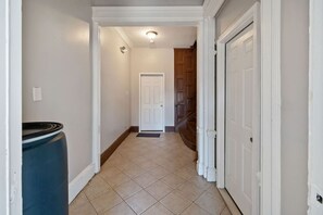 Apartment | 2 bedrooms - Cozy Winter 2 BR Near NYC Parking Wifi WFH (East Orange)