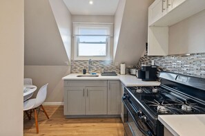 2 bedrooms - Cozy Winter 2 BR Near NYC Parking Wifi WFH (East Orange)