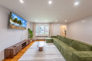 House | 3 bedrooms - Family Hot Tub 10 Guests Foosball Smart TV (Linden)