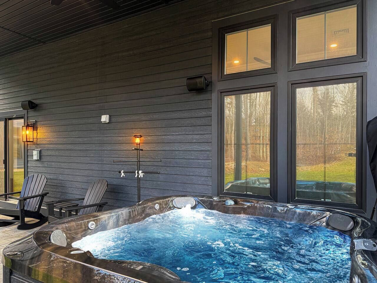 Tina de hidromasaje al aire libre