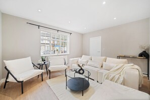 Smart TV - London Leytonstone Cosy 3BR 1.5 bath home w/Garden (London)
