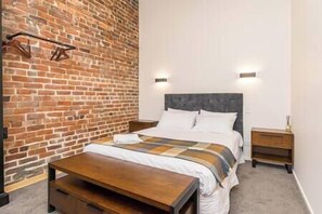 Room - NYC Style Loft Apartment (Dunedin)