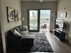 TV - Cozy 1-bedroom apartment in delightful Atlanta with AC (Atlanta)