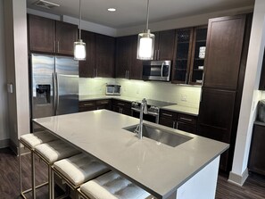 Microwave, oven, stovetop, dishwasher - Cozy 1-bedroom apartment in delightful Atlanta with AC (Atlanta)