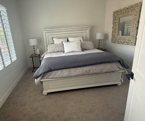 Luxe private bedroom and bath in a lovely Washington neighborhood