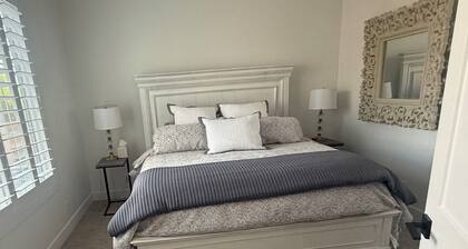 Luxe private bedroom and bath in a lovely Washington neighborhood