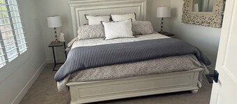 Luxe private bedroom and bath in a lovely Washington neighborhood