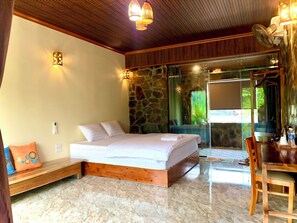 Superior Room, 1 King Bed, Patio, Mountain View