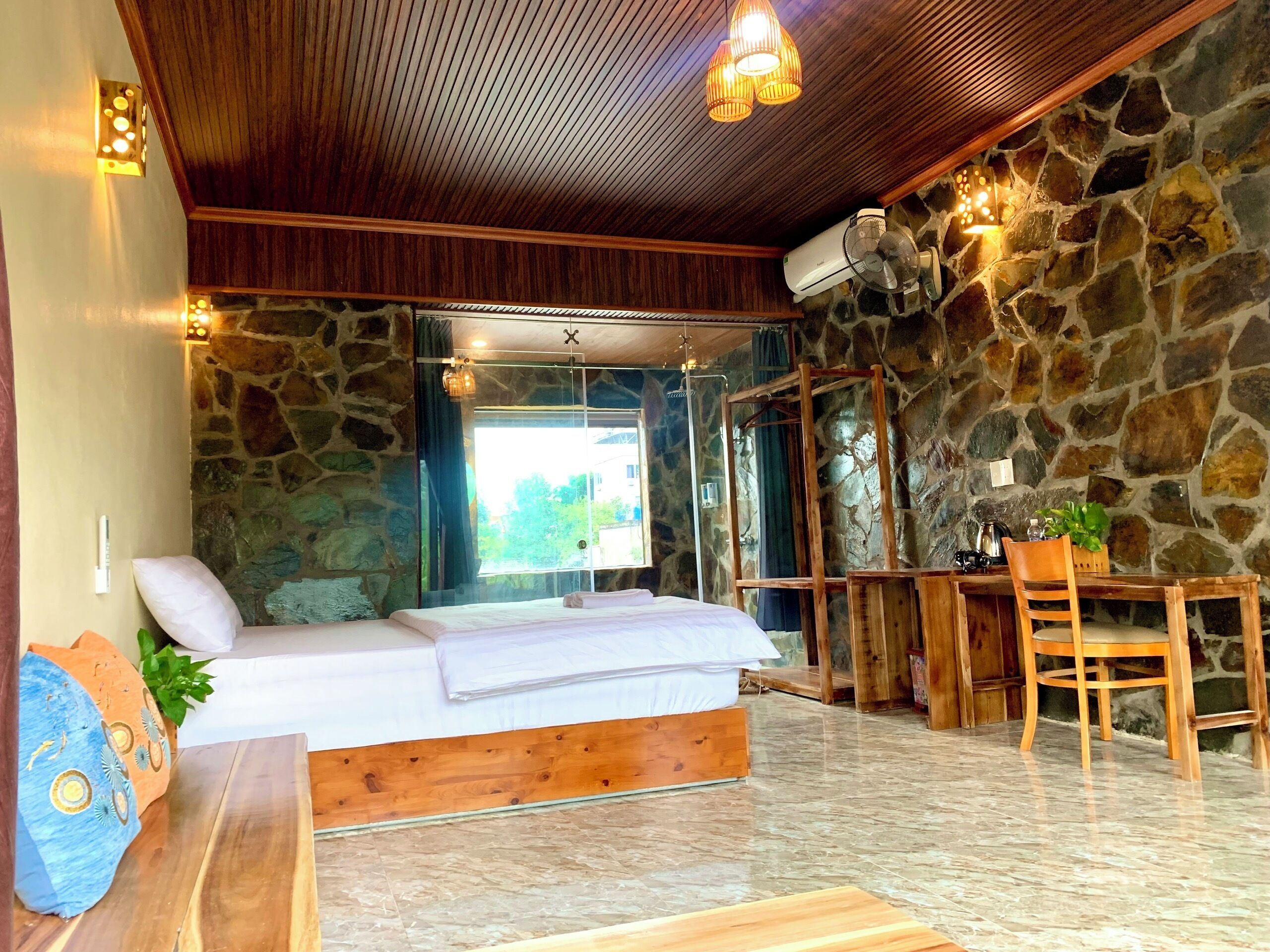 Superior Room, 1 King Bed, Patio, Mountain View | Free WiFi