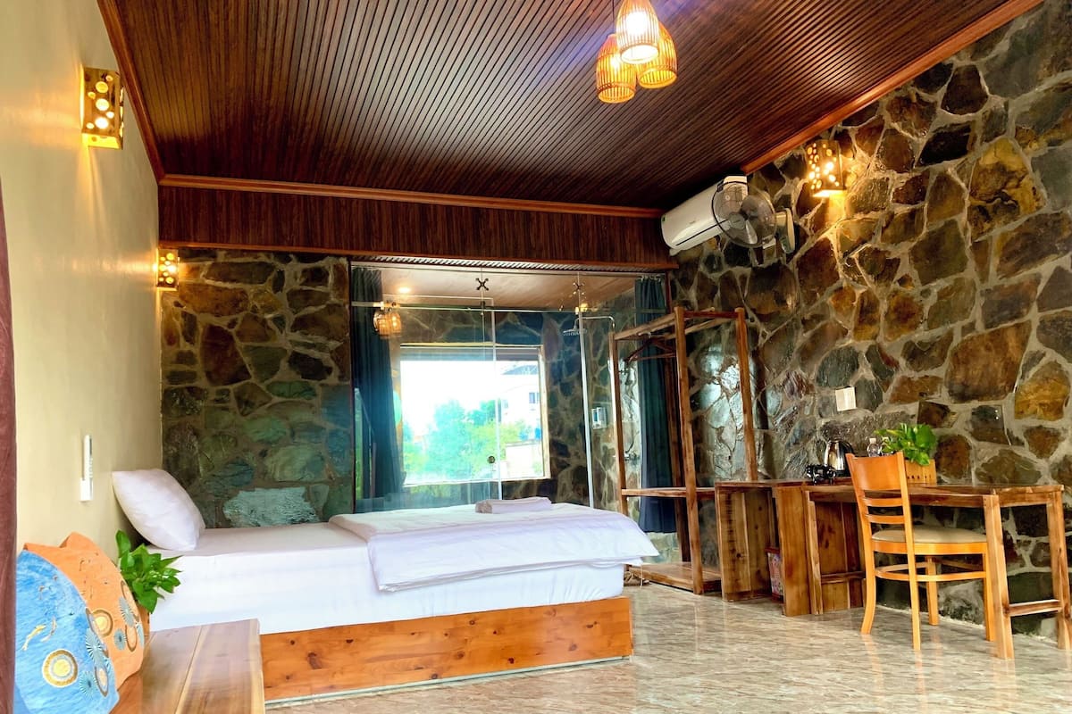 Superior Room, 1 King Bed, Patio, Mountain View | Free WiFi