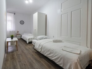 Iron/ironing board, WiFi, bed sheets