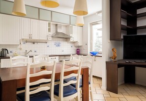 Fridge, oven, stovetop, dishwasher - Ursynów Serenity Apartment (Warszawa)