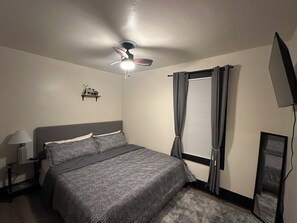 Iron/ironing board, free WiFi, bed sheets - Bright 3BR Home • Prime Location by Grosse Pointe & Downtown Detroit (Detroit)