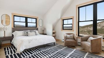 5 bedrooms, desk, iron/ironing board, travel crib