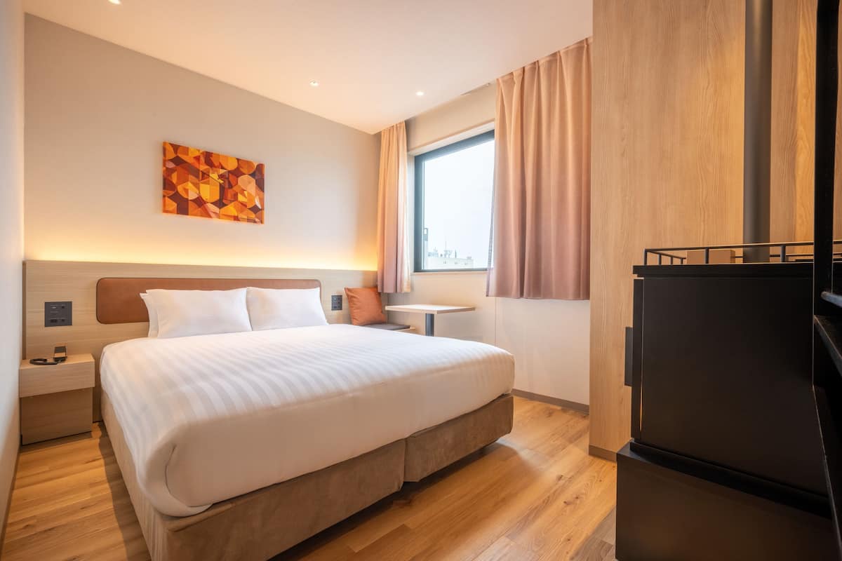 ห้องดับเบิล, เตียงควีนไซส์ 1 เตียง | ตู้นิรภัยในห้องพัก, ผ้าม่านกันแสง, Wi-Fi ฟรี