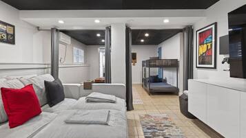 5 bedrooms, desk, iron/ironing board, travel crib