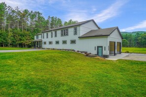 Exterior - Sunday River`s Most Awesome House! (Bethel)