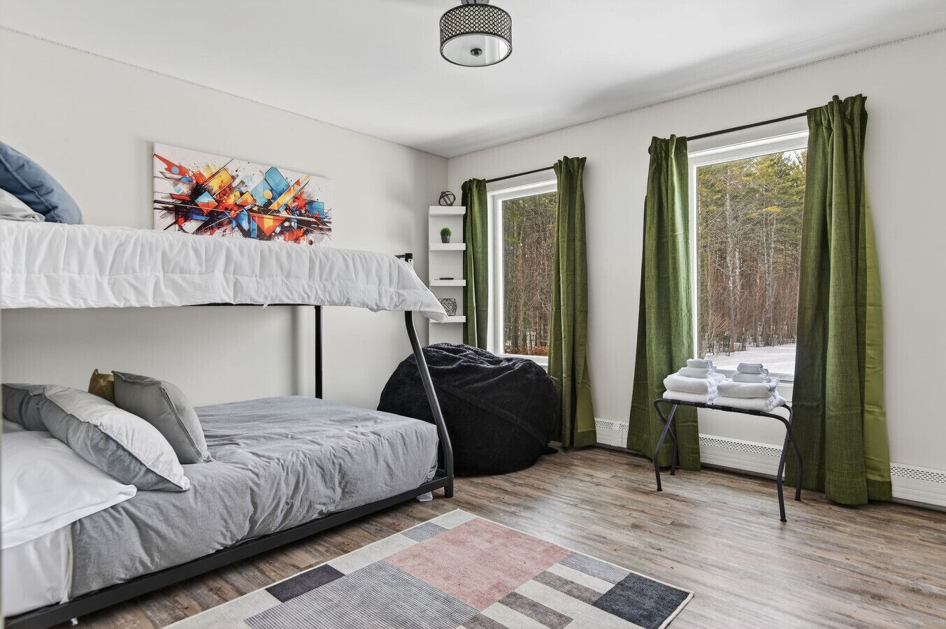 5 bedrooms, desk, iron/ironing board, travel crib