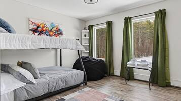 5 bedrooms, desk, iron/ironing board, travel crib