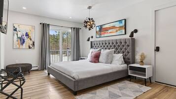 5 bedrooms, desk, iron/ironing board, travel crib