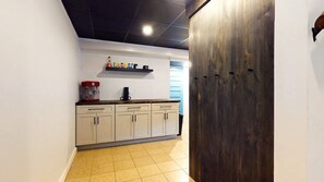 المنشأة من الداخل