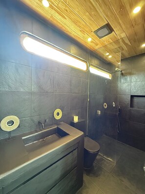 Shower, hair dryer, towels, soap - 3 storey villa 2BR uluwatu pool/gym/sauna/ice bath (Badung)