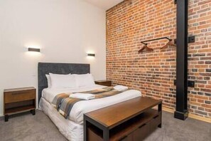 Free WiFi, bed sheets - Central City Loft Apartment (Dunedin)