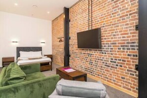 Free WiFi, bed sheets - Central City Loft Apartment (Dunedin)