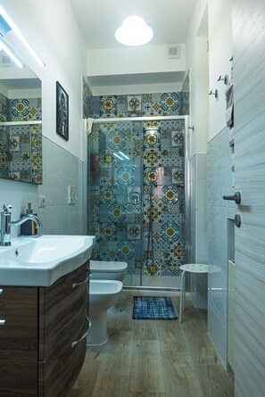 Shower, hair dryer, bidet, towels - The Terrace - Private Roman Terrace (Roma)
