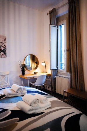 3 bedrooms, iron/ironing board, travel cot, WiFi - The Terrace - Private Roman Terrace (Roma)