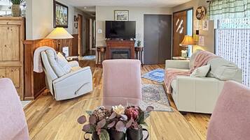 House, 3 Bedrooms | Living area | Smart TV