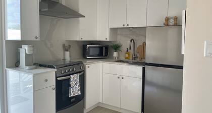 Modern 1-bed studio in West Bay, with AC and private patio, short walk to beach!