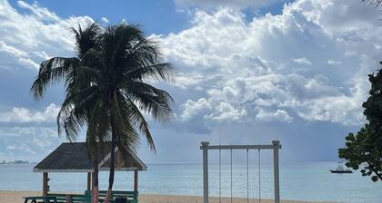 Modern 1-bed studio in West Bay, with AC and private patio, short walk to beach!