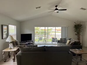 Living area - 4 bedroom, 2.5 bath Pool house (New Port Richey)