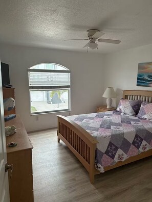 4 bedrooms, WiFi, bed sheets - 4 bedroom, 2.5 bath Pool house (New Port Richey)