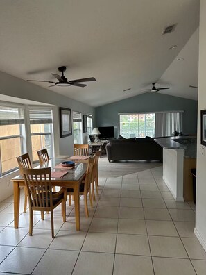Interior - 4 bedroom, 2.5 bath Pool house (New Port Richey)