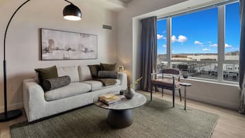 TV LED 65 polegadas com canais a cabo, Hulu, livros