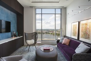 65-inch LED TV with cable channels, Hulu, books - Hyatus Luxury Residences Somerville (Somerville)