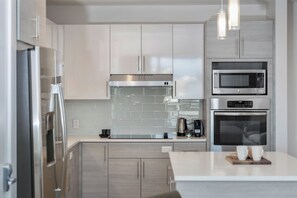 Fridge, microwave, oven, stovetop - Hyatus Luxury Residences Somerville (Somerville)