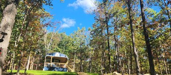 Cozy Mountain Cabin retreat. With fire-pit. Near Shenandoah National Park.
