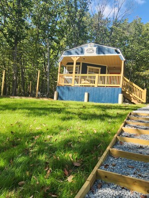 Exterior - Cozy Mountain Cabin retreat. With fire-pit. Near Shenandoah National Park. (Luray)