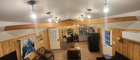 Una Smart TV, una chimenea